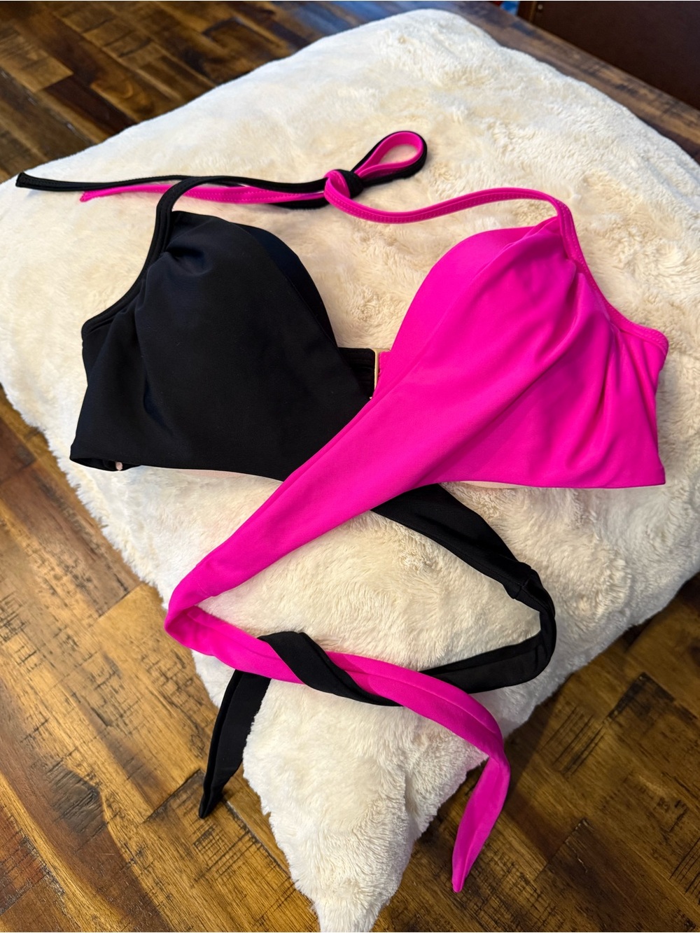 🍒Victoria's Secret Underwire Swim top pink/black sz 32D neck tie twist design